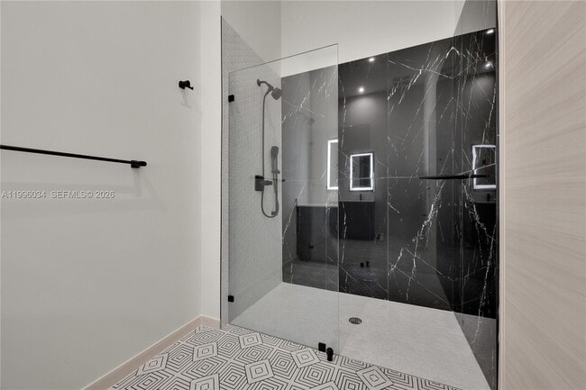 Building Photo - 4220 Laguna St