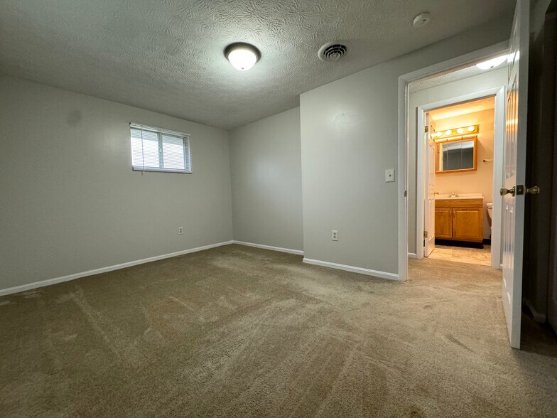 Building Photo - 7417 Rob St NW