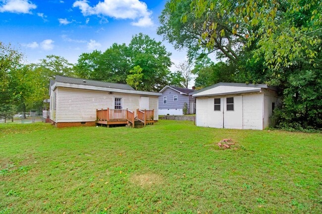 Building Photo - Beautifully Remodeled-3Bd, 1 and 1/2 Ba wi...