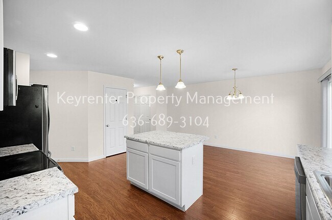 Building Photo - Coming Soon!!! Spacious and Modern 3-Bedroom Home for Rent Near Butler Lake