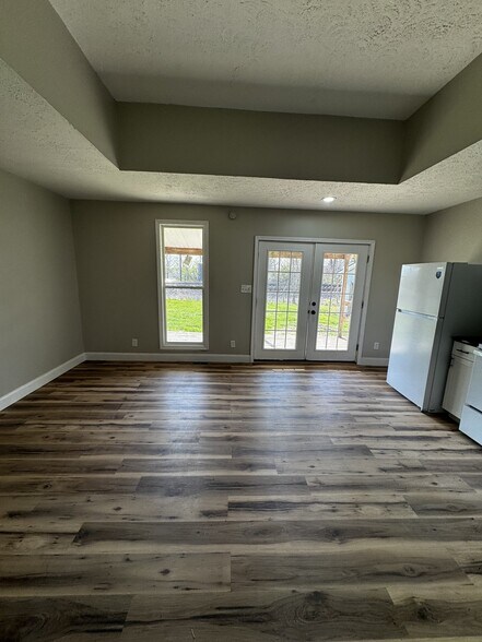 Building Photo - 118 Bank St