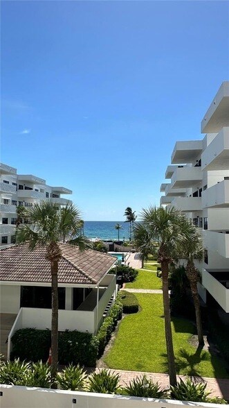 Building Photo - 330 SE 20th Ave