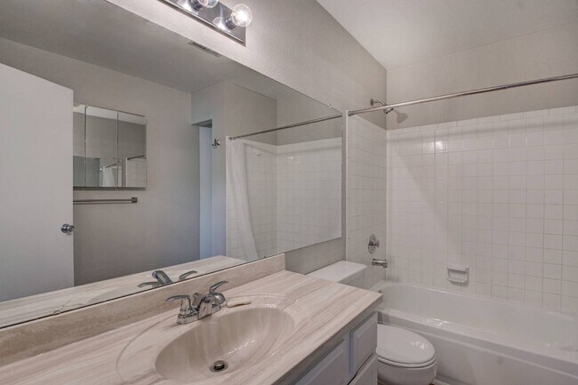 Building Photo - $2,025 - 2 Bed, 2.5 Bath Unit in Lakewood with In-Unit Laundry!