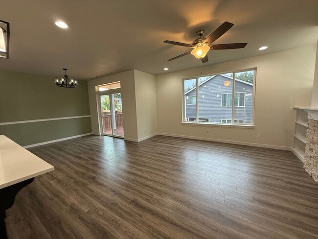 Building Photo - Home in Central Kitsap