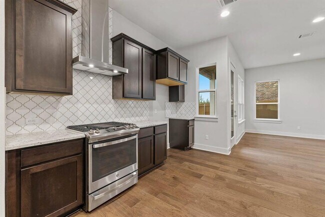 Building Photo - 1328 Westborough Ln