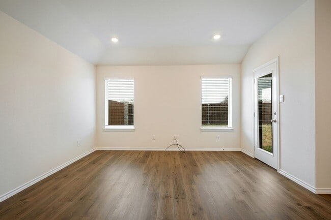 Building Photo - 1324 Stuarts Frst Dr