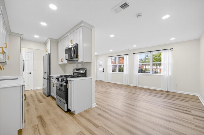 Building Photo - 276 Temple Hill Rd