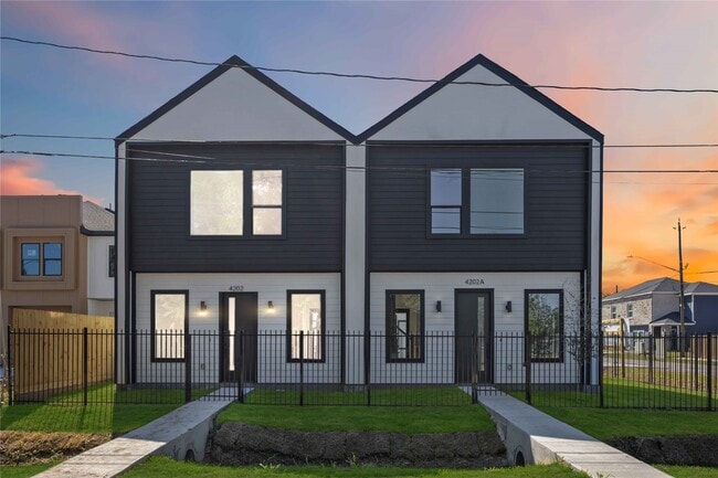 Building Photo - 4202 Kewanee St