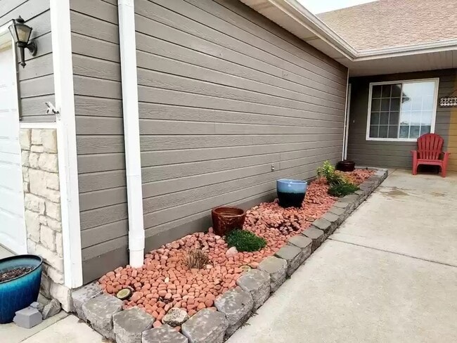 Building Photo - 1301 Sierra Dr