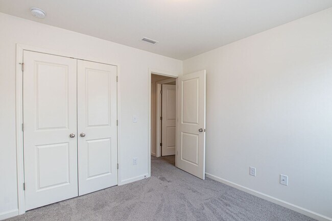 Building Photo - BEAUTIFUL 3 Bedroom Townhome Bonterra Vill...