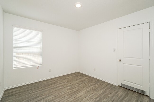 Building Photo - 5915 Sunset Song Ln