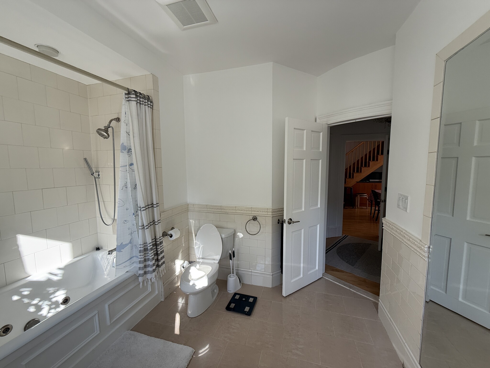 Building Photo - 96 Munroe St