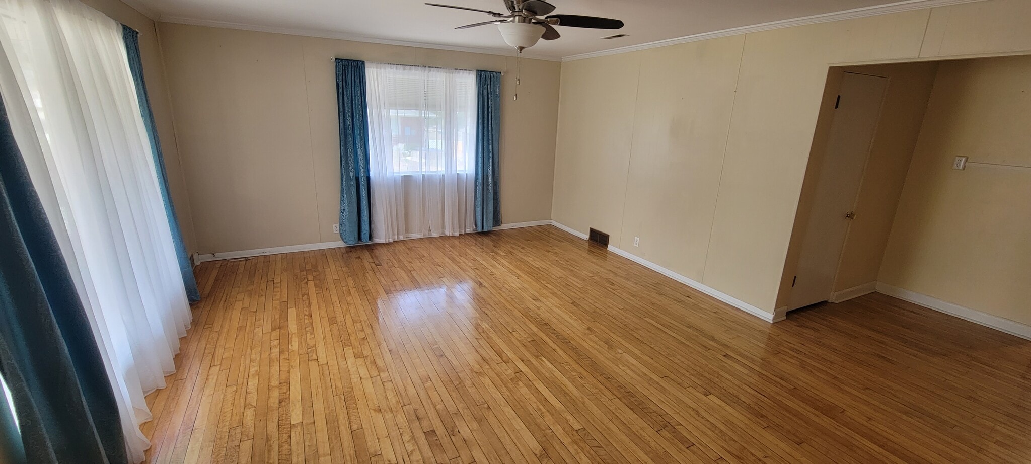 View from just inside the front door of the living area. - 814 Atchison Ave