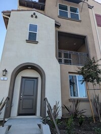 Building Photo - 2430 E Lincoln Ave