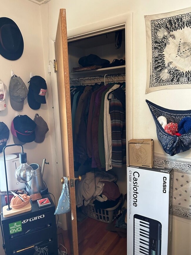 Building Photo - 3 Blocks from CU! Great South Boulder Location Preleasing for August 1st 2026