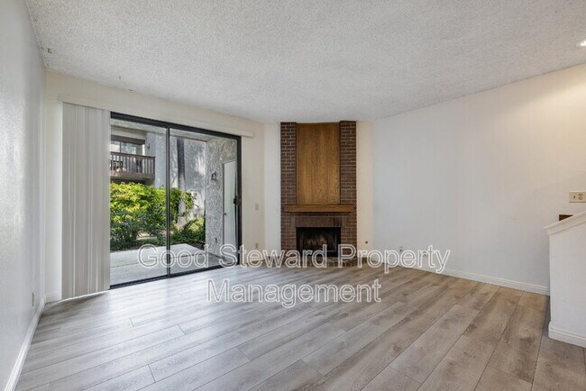 Building Photo - 363 Molokai Dr