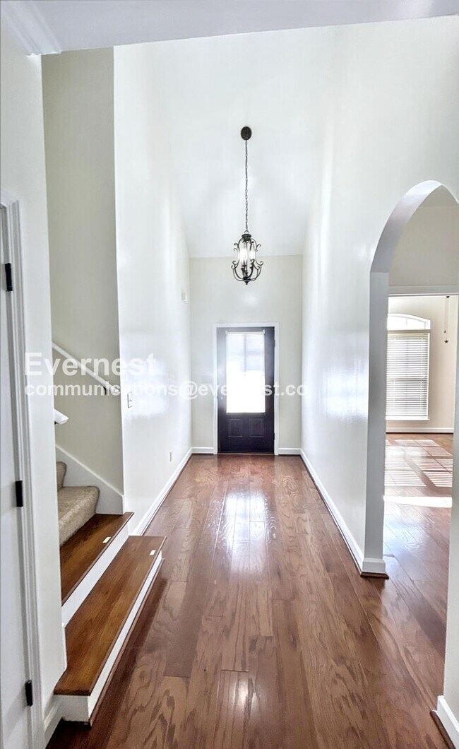 Building Photo - 281 Chapel Hill Trail