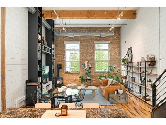 Building Photo - 801 N Washington Ave