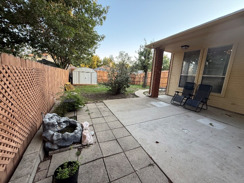 Building Photo - 1022 Dickens Ln