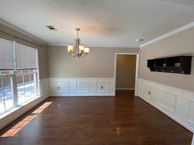 Building Photo - 231 Augusta Way