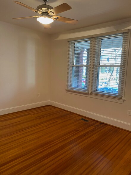 Building Photo - 115 17th St SE