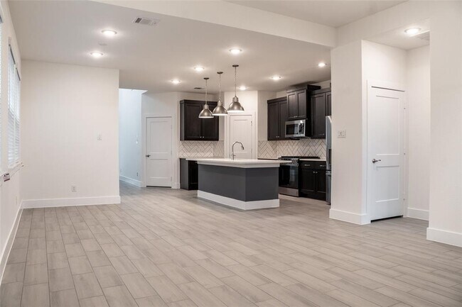 Building Photo - 30930 Star Gazer Rd