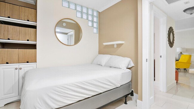 Building Photo - 3901 S Ocean Dr