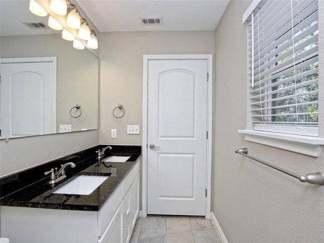 Building Photo - 7804 Diamond Trail
