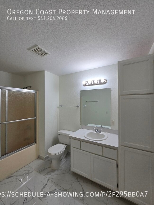 Building Photo - 1135 SE Oar Ave