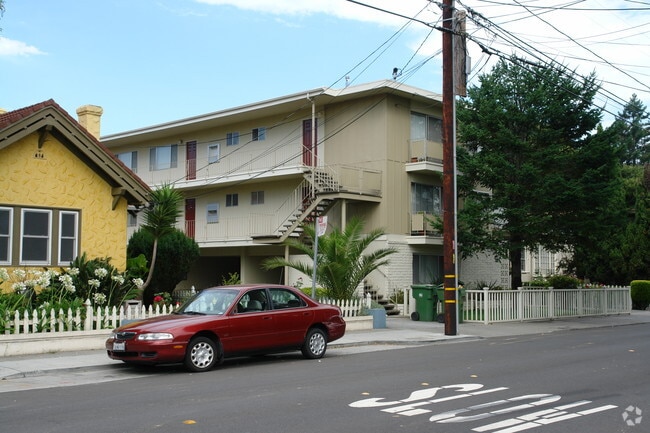 Building Photo - 221 N Ellsworth Ave