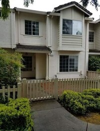 Building Photo - Charming 2BD/2BA Townhouse in Desirable Du...