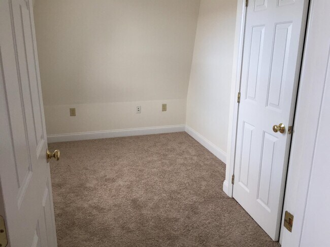 Building Photo - 4 Martin St