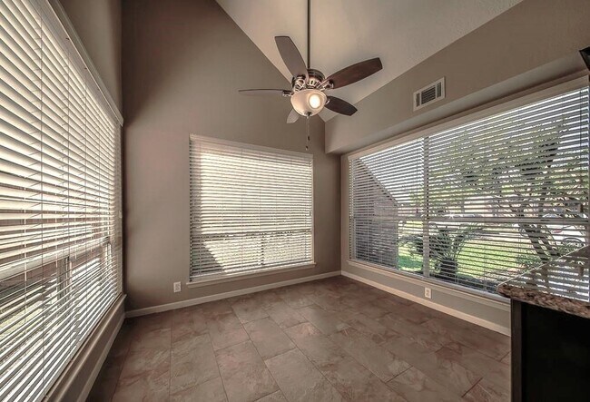 Building Photo - 2303 Cherry Bend Dr
