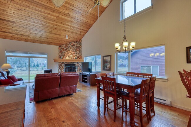 Building Photo - 313 Firelight Dr