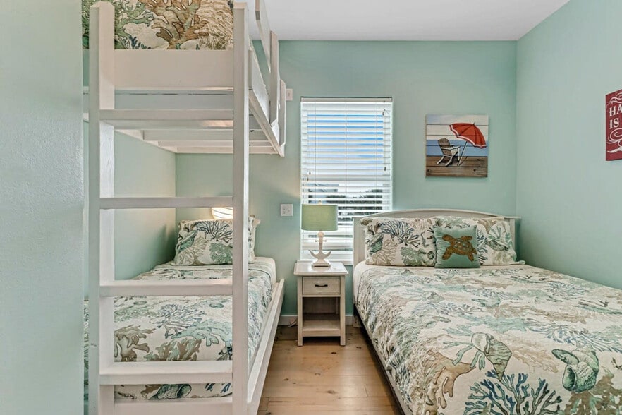 Building Photo - 2727 Eleventh Street-SI ID1023271P