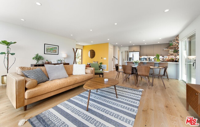 Building Photo - 6623 Esplanade