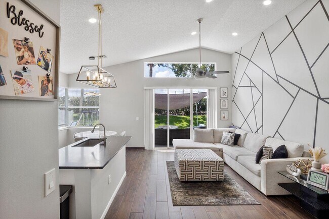 Building Photo - 7654 Rockport Cir