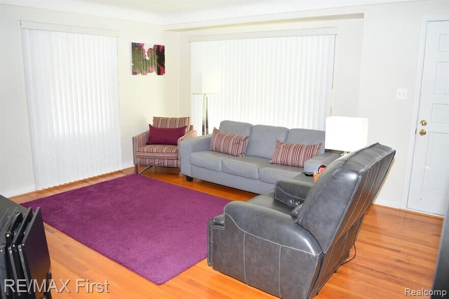 Building Photo - 2666 Catalpa Dr