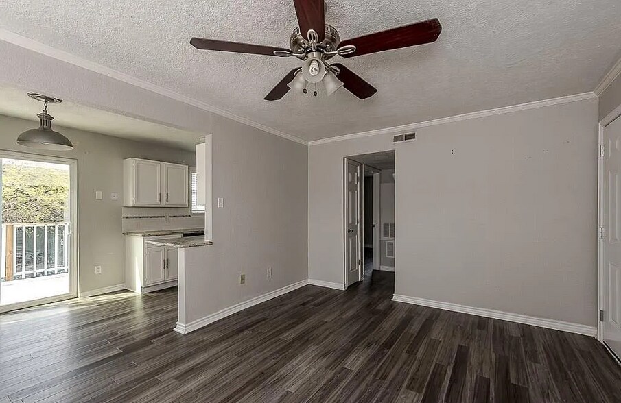 Building Photo - 804 Oran Cir