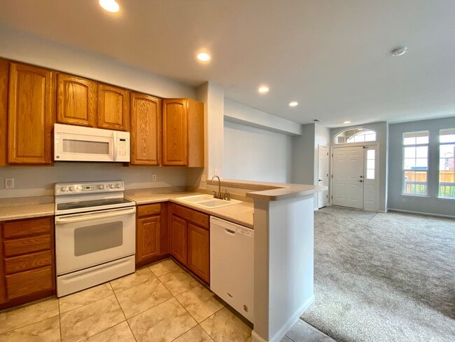 Building Photo - Fantastic Highlands Ranch Townhome - 3bed, 2.5 bath - End Unit