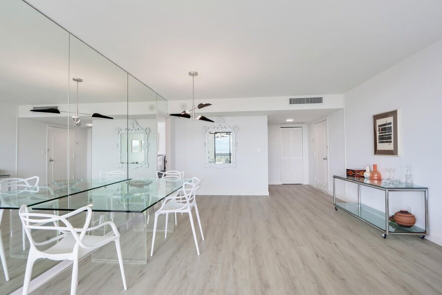 Building Photo - 2000 Presidential Way