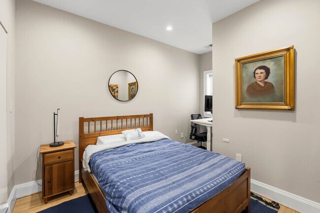 Building Photo - Mt Vernon Square Penthouse Condo