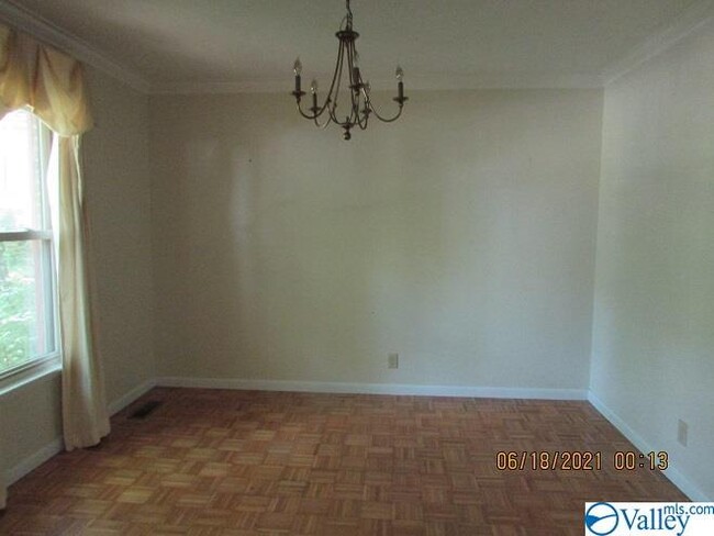 Building Photo - 11410 Woodcrest Dr SE