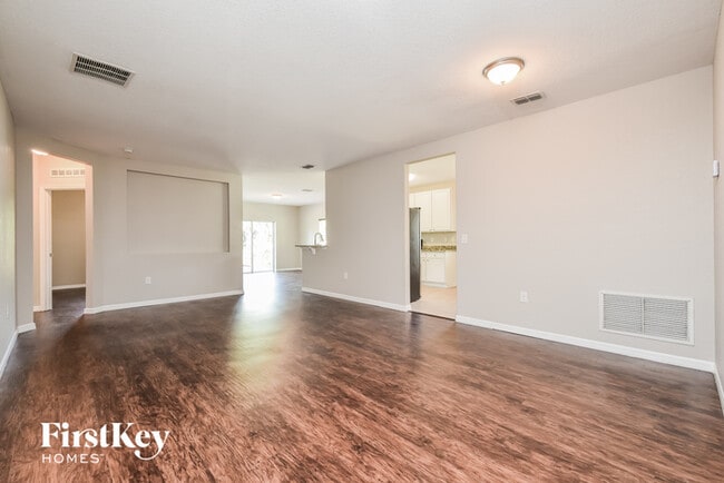 Building Photo - 3379 Toluca Terrace