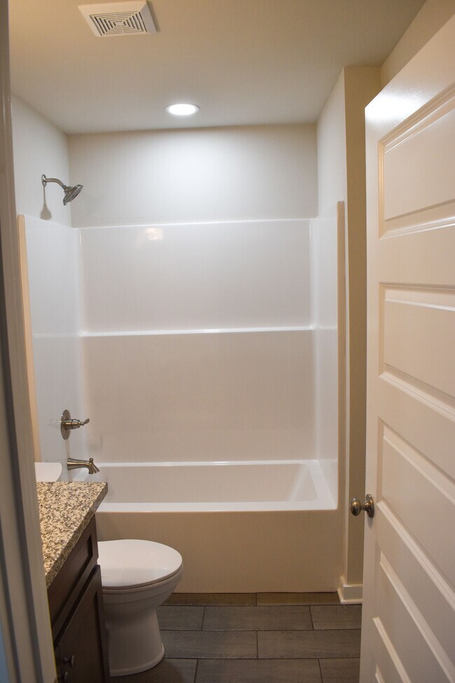 Building Photo - The Cottages of East Avenue