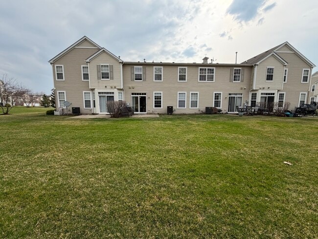 Building Photo - 2554 Evergreen Cir