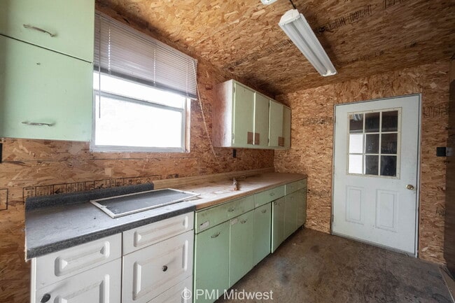 Building Photo - "Charming 3-Bedroom Haven in Mooresville –...