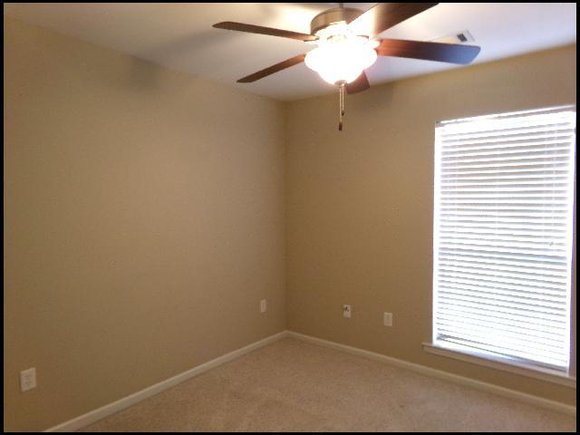 Building Photo - 303 Hidden Meadows Dr