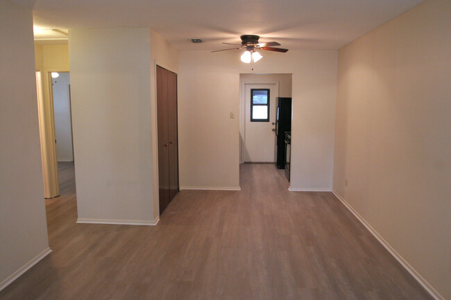 Dining room - 327 Briarwood Dr