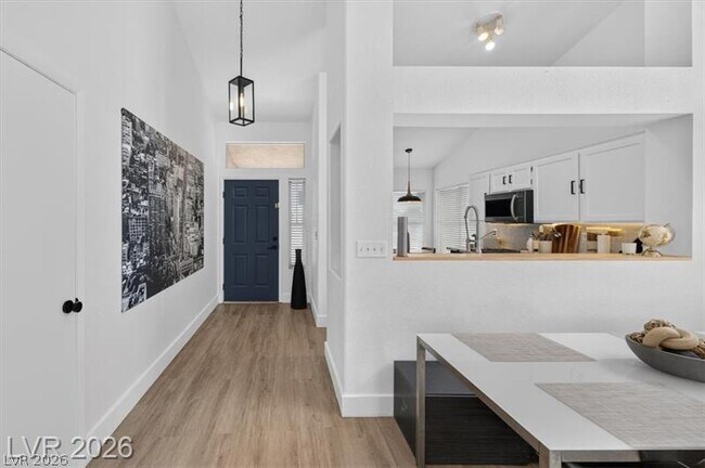Building Photo - 152 Cantamar St